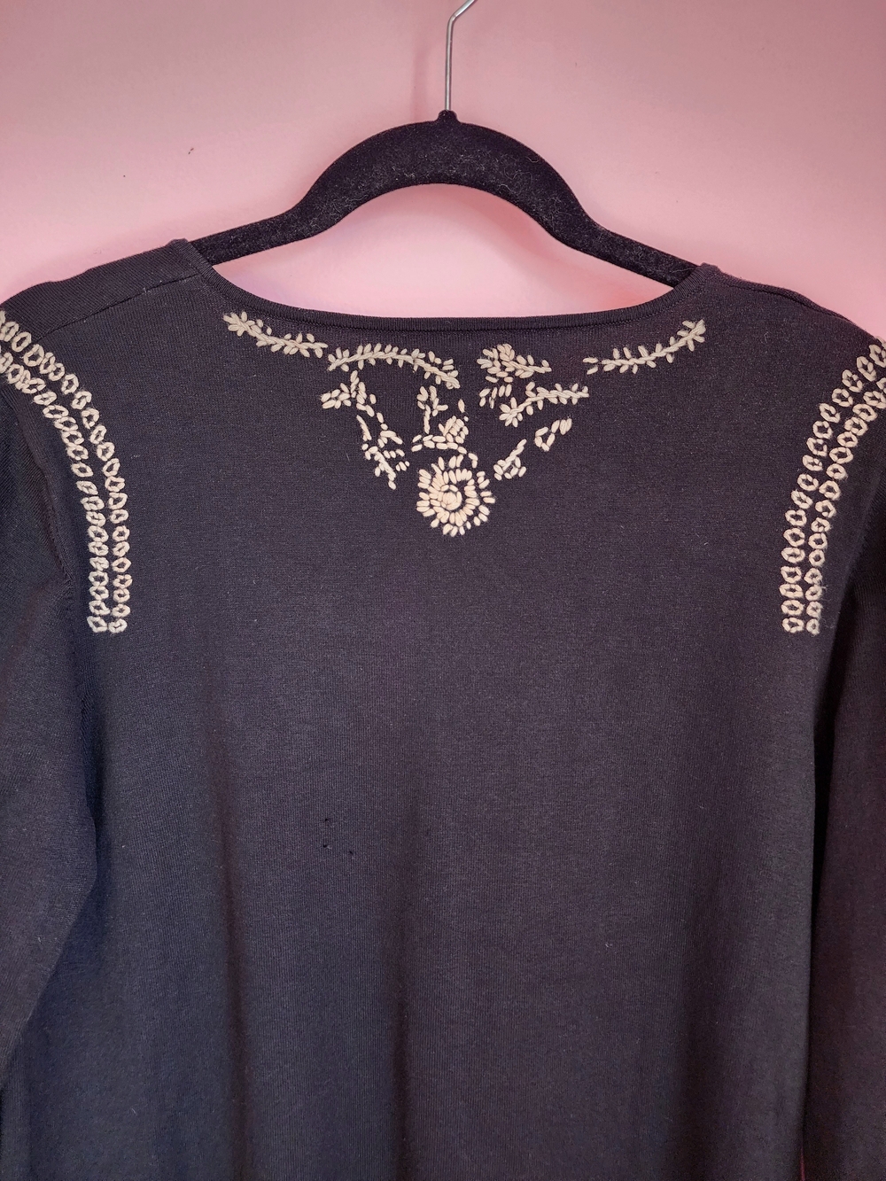 Chico's Black Long-Sleeve Top with Cream Embroidered V-Neck Bohemian - Picture 7 of 10